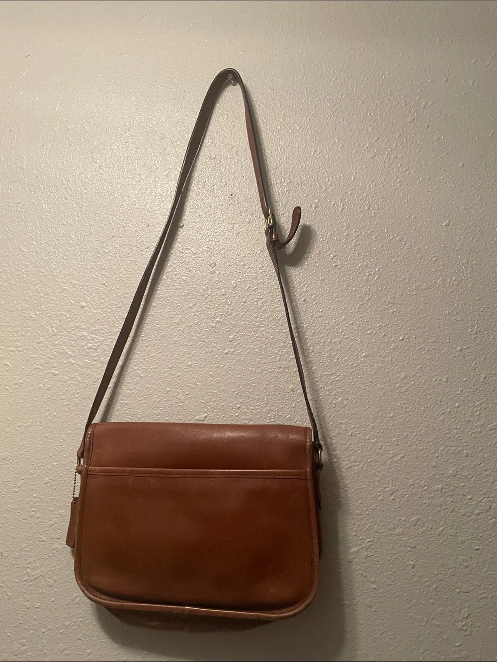 Vintage Coach Shoulder Bag City 9790 Tan Brown Leather Gold Turn Lock with Charm